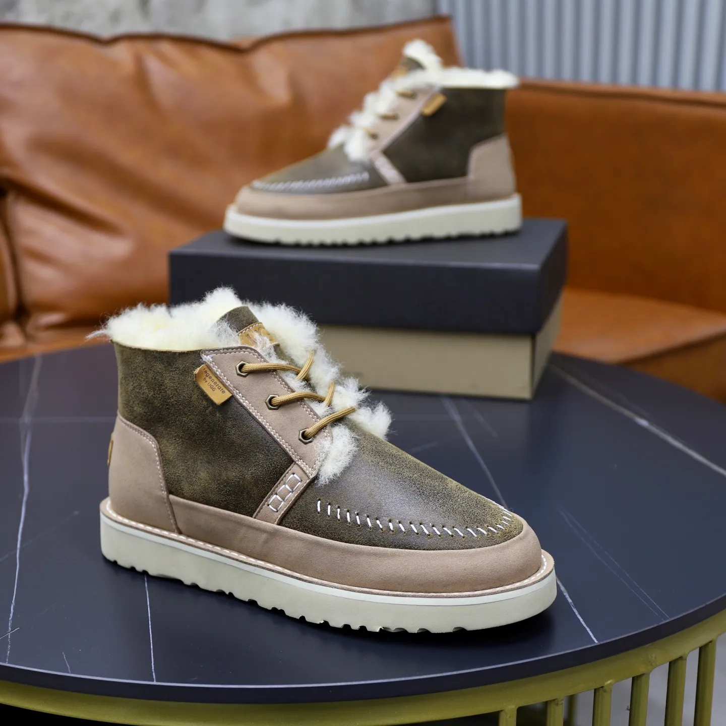 Ex-factory price: 620💰Thick wool imported from Australia Brand: UGG genuine purchase (fur integrated) Size: 39-44 (45 customized) Grade: Official website 1:1 Material: First layer of genuine leather waterproof and antifreeze upper Real wool lining Original non-slip and wear-resistant outsole Style category: Men's casual shoes Trendy style Comfortable on the feet Color: Official website color synchronization